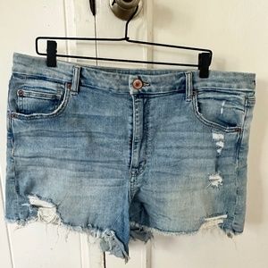 American Eagle Denim Jean Shorts Distressed size 18 super stretch like new